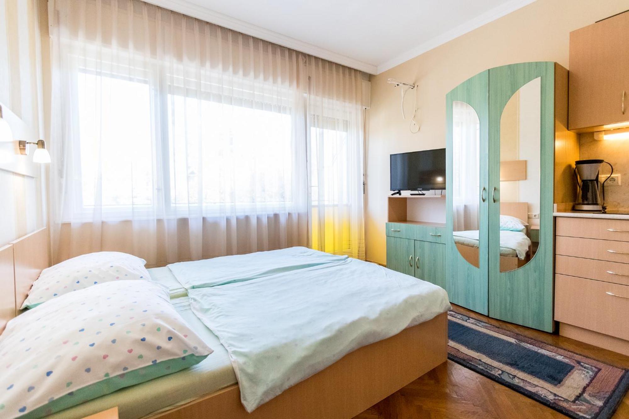 Lara Apartments Siófok Esterno foto