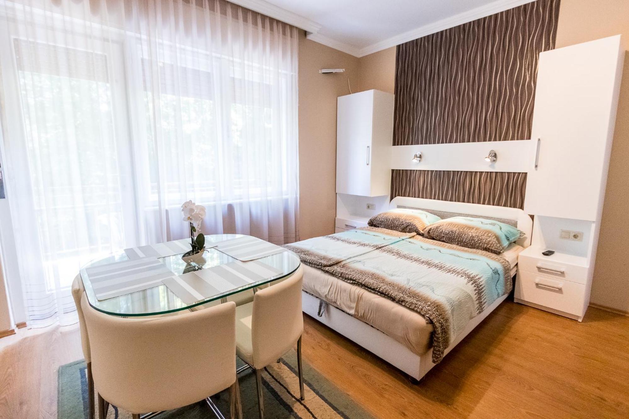 Lara Apartments Siófok Esterno foto